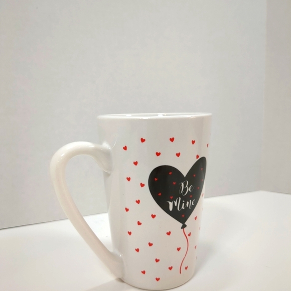 Valentine's Day Dee "Be Mine" heart coffee mug  , white/red - Picture 2 of 6